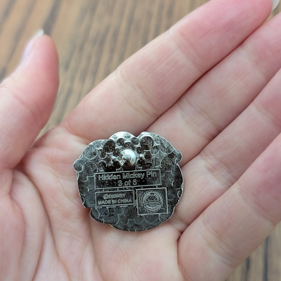 Disney Pin - Picture 2 of 3